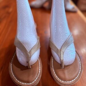 Rampage Gold wedge flip flop sandals NWOT